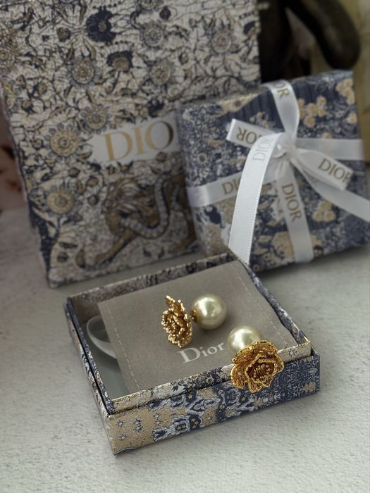 Сережки dior з перлинами та камінням, нова колекція