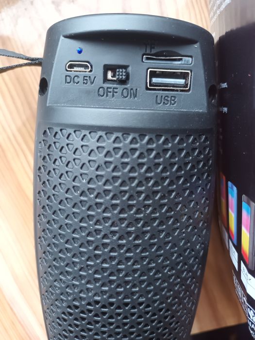 Колонка Bluetooth з світломузикою та радіо