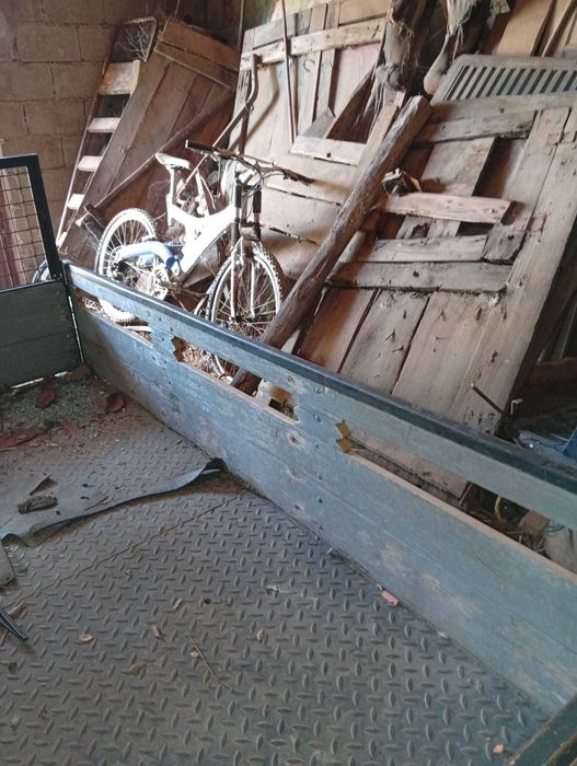 Corrocaria em madeira, fundo em ferro
