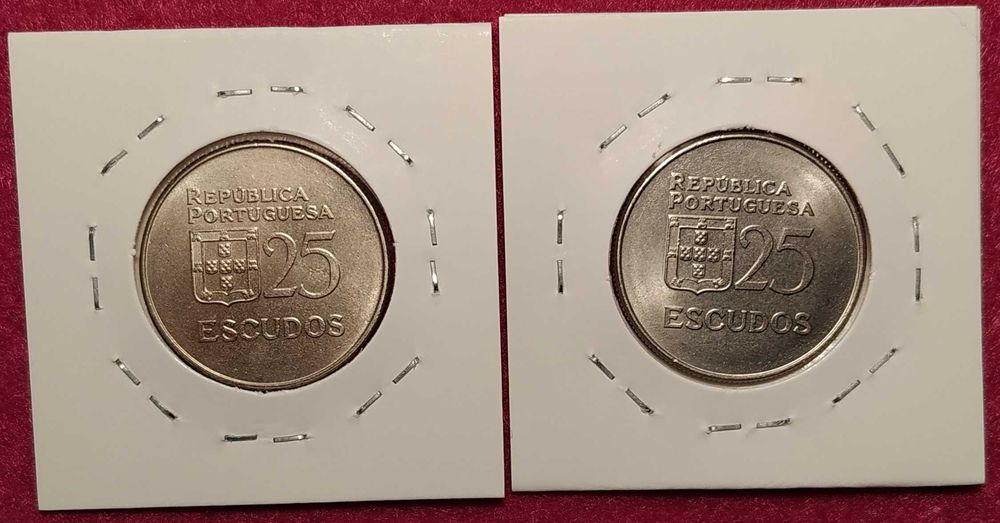 Portugal - 2 moedas de 25 escudos de 1977 e 1978
