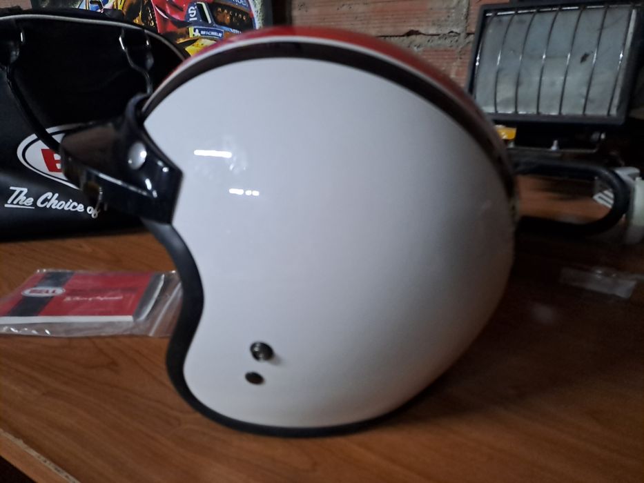 Capacete marca BELL 80° aniversário