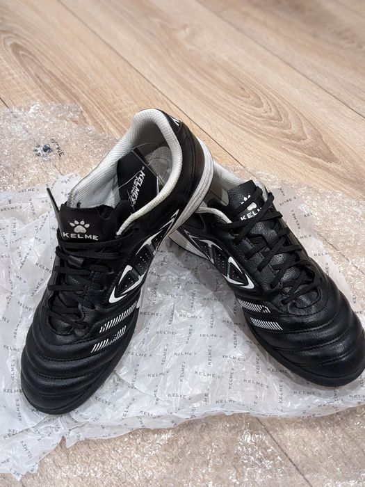 Kelme сороконожки кеди футзалки