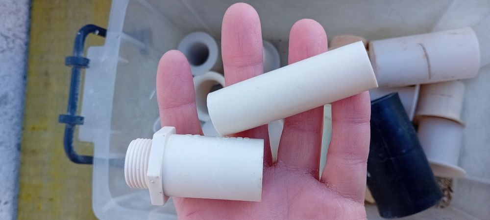 Tubos PVC - restos de obra