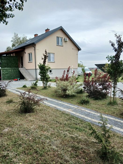 Dom jednorodzinny z dużą działką 17253m2 (1,7H)
