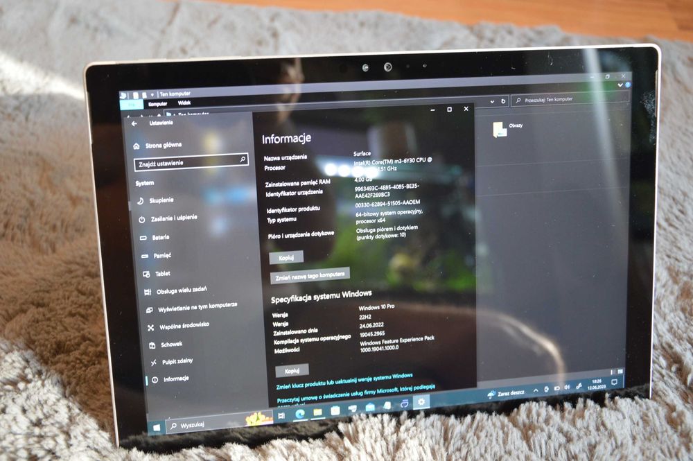 Microsoft Surface Pro 4 - 2736 x 1824 - Win10Pro + etui