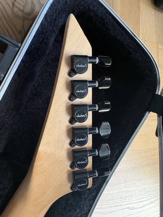 Jackson RR3 Japan EMG tremolo Schaller + case