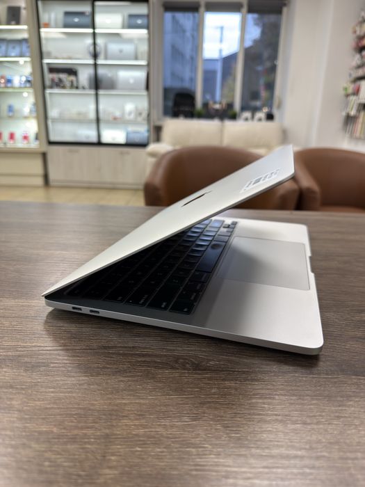 MacBook Pro 13" 2020 i5/16gb/512ssd