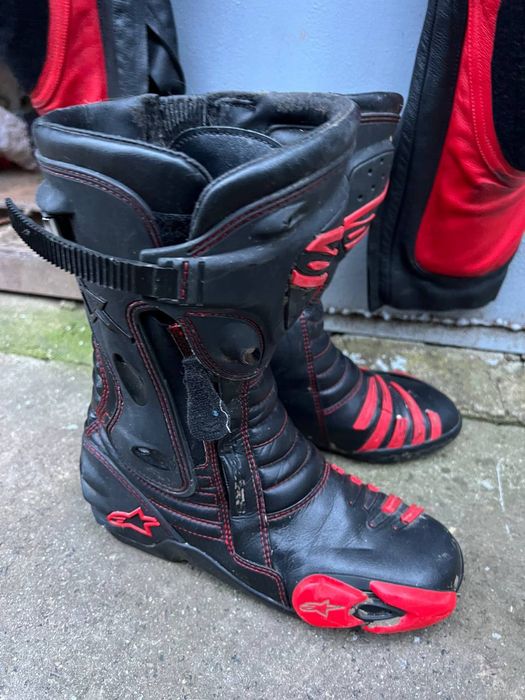 Продам шкіряний мотокостюм, в хорошому стані, із захистом