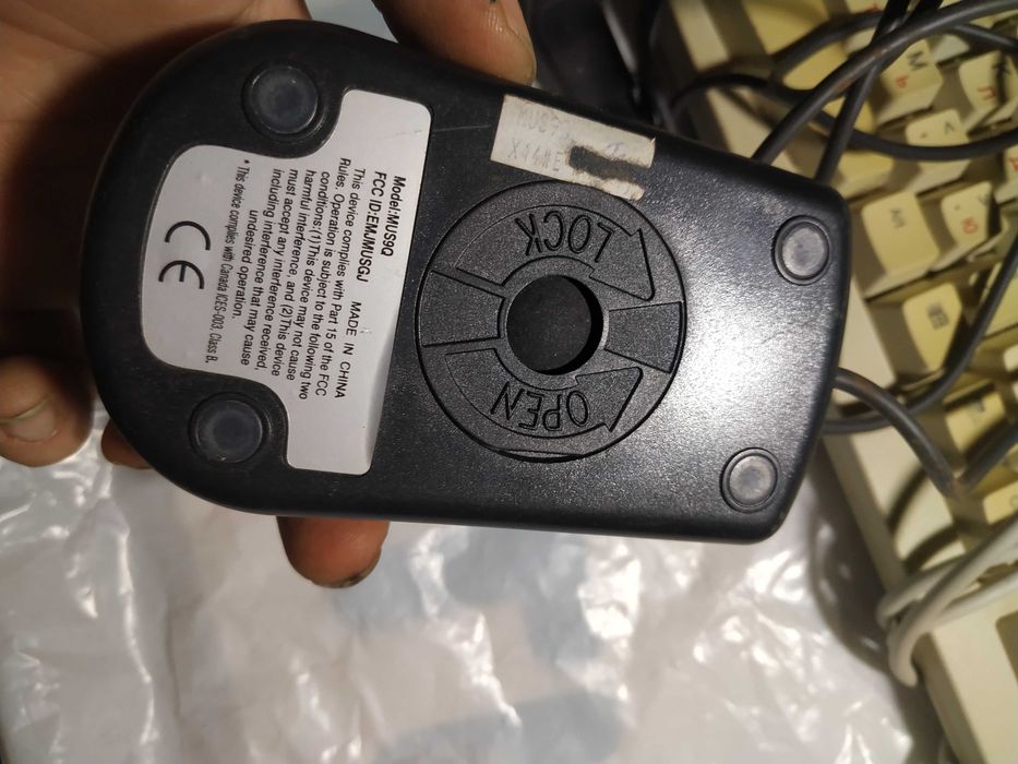 Клавіатура AT та COM мишка