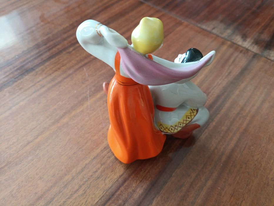 Фарфорові статуетки.