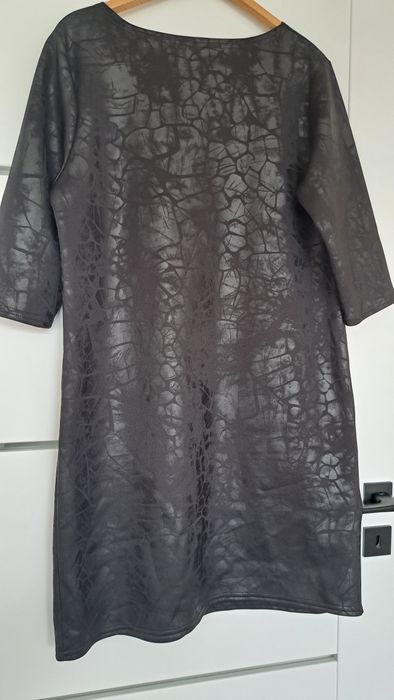 Elegancka czarna sukienka