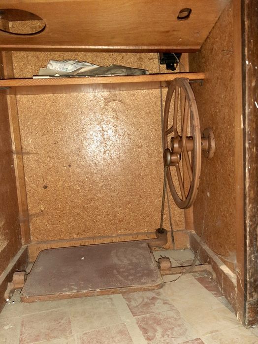 Продам швейну машину виробник Румунія ILEANA!