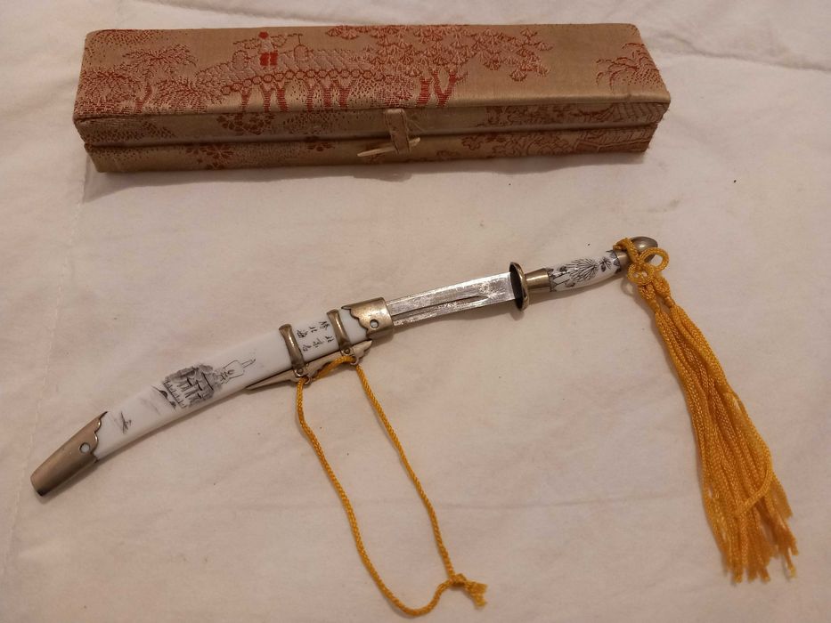 Corta - papéis Chinês com estojo