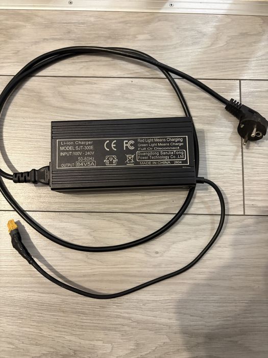 Зарядний пристрій Li-ion 84V 5A (20S) з роз'ємом XT60