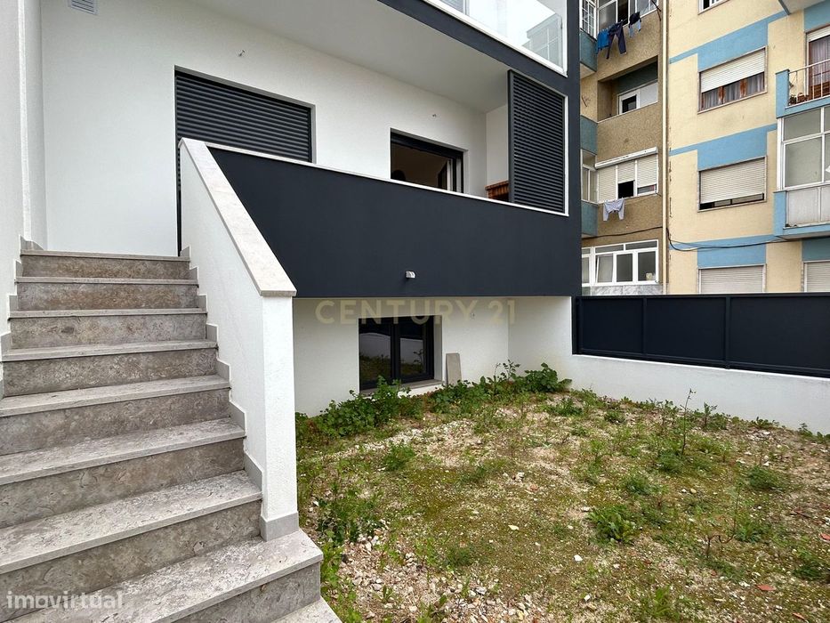 Moradia T4 em Banda na Amora