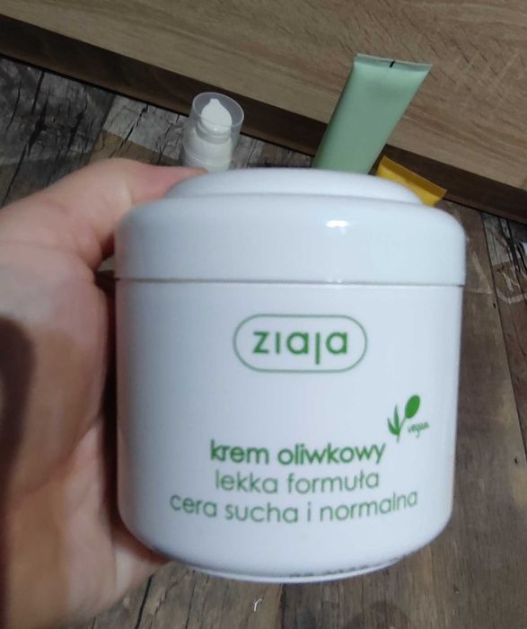 Kremy m.in. Ziaja