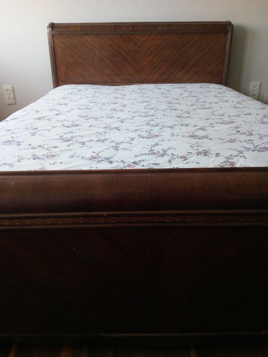 Vendo cama de casal em madeira