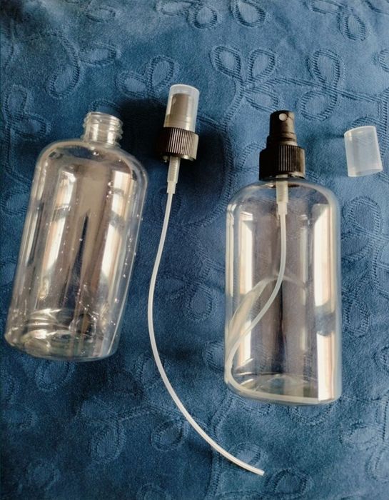 Perfumaria ou frascos de spray para limpeza.