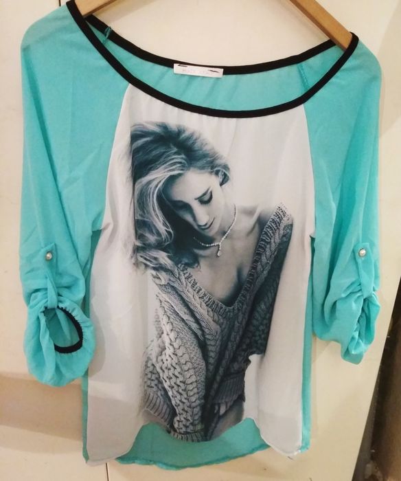 Delikatna włoska bluzeczka z motywem kobiecym S/M