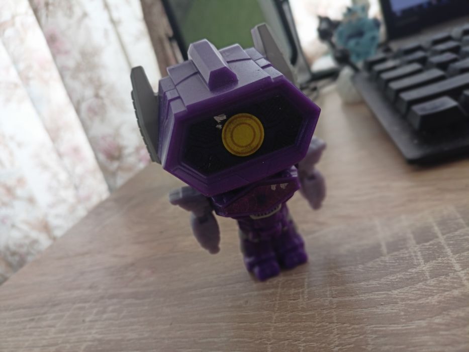 Іграшка робот hasbro