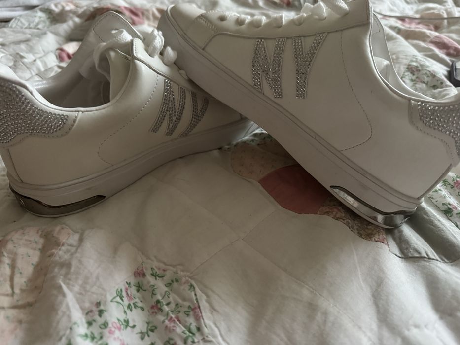 Жіночі кеди білі, шкіряні