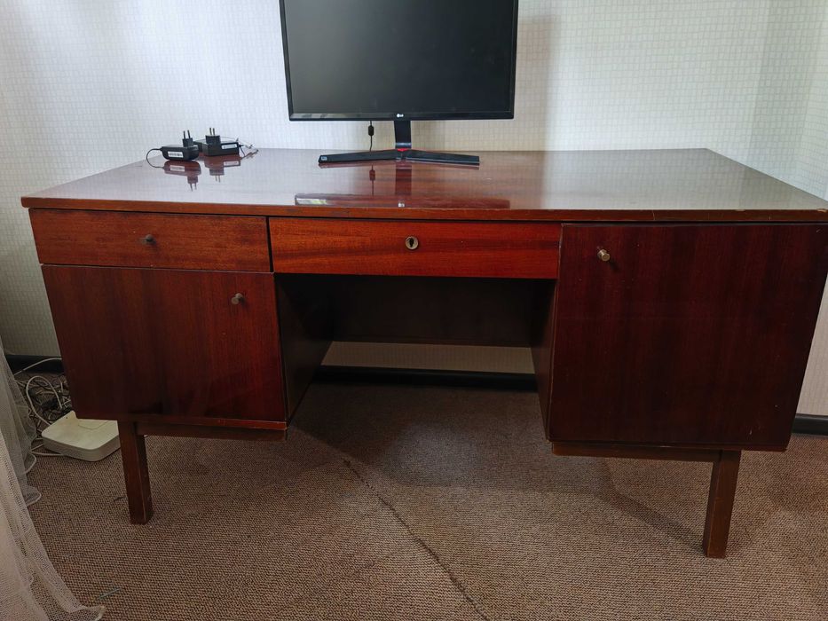 Продам письменный стол БУ.