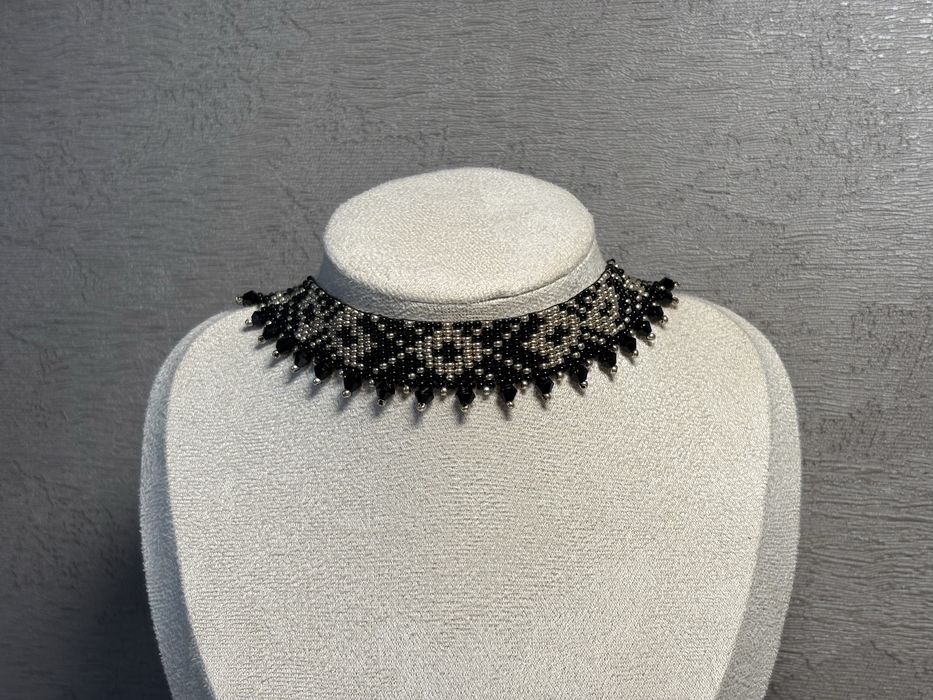 Чокер з бісеру.