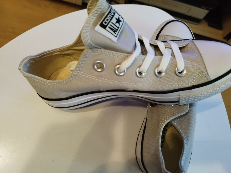 Tenisówki firmy Converse .