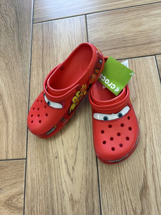 Crocsy z motywem zygzaka McQueen’ a rozmiar 39