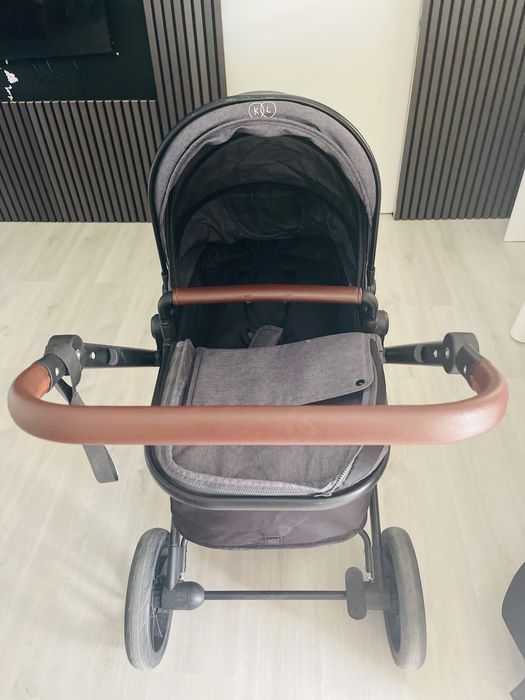 Carrinho de bebê pouco usado