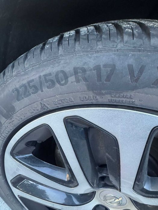 Felgi- opony 17'' Continental stalowe stalowe strukturalne z kołpakami