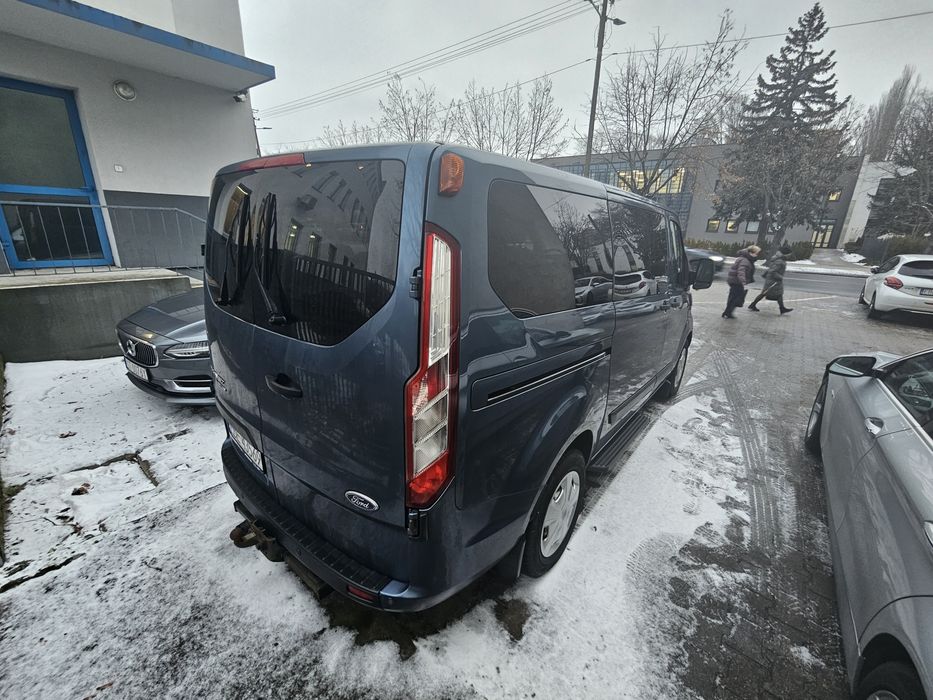 Wynajem busa Ford Transit Custom L1H1 9 osobowy 2020 r.