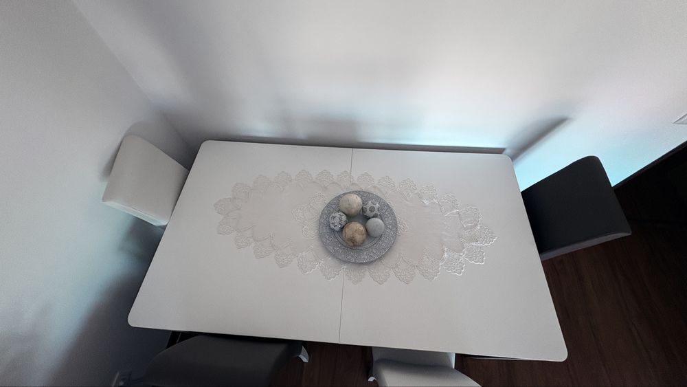 Mesa de jantar extensível + 4 cadeiras