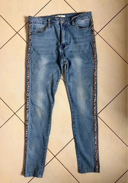 Jeansy z panterkowym lampasem 40