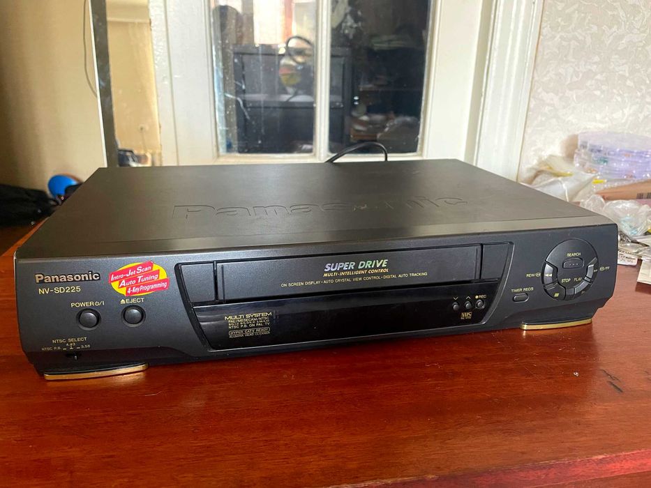 Японській відеомагнітофон Panasonic NV-SD225 Super Drive