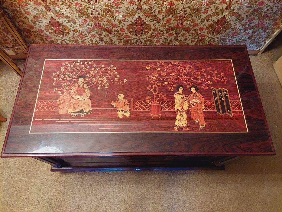 Arca / Baú com motivos chineses