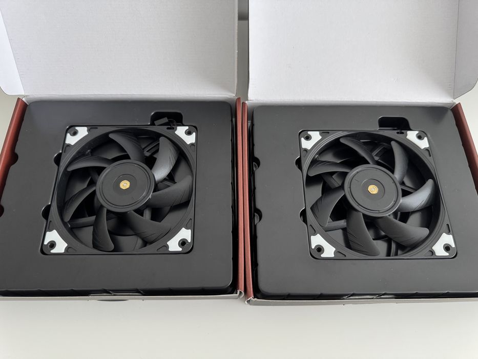 2 x Noctua NF-A12x15 PWM chromax.black.swap64563861968259122