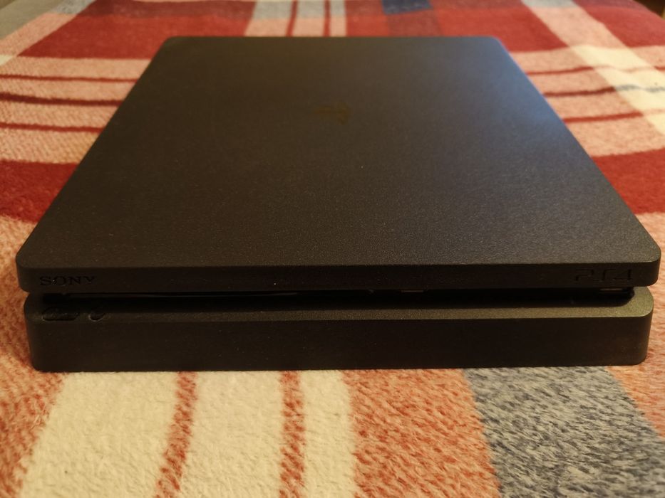 PS4 slim + pad + gra  watch dogs legion 2