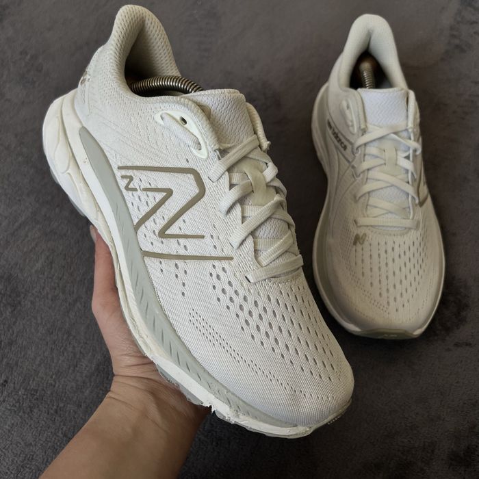 Жіночі кросівки New Balance 860. P. 39.