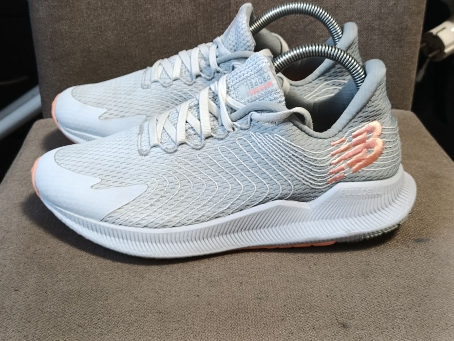 New balance Fuel Cell Propel розмір 41,5 устілка 27 см