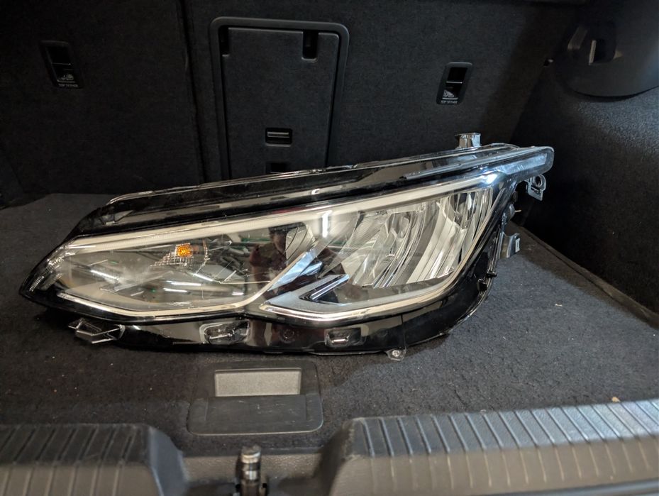 Left Headlight for VW Golf 8