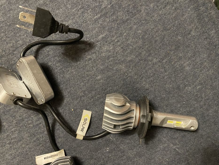 Лед лампи H 4  майже нові