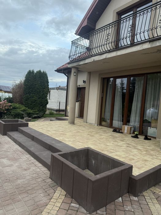 Układanie kostki brukowej. Brukarstwo
