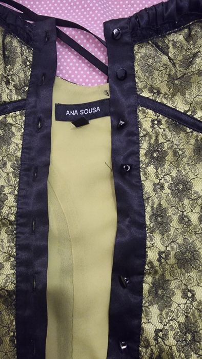 Top cerimónia  amarelo mustarda e renda preto