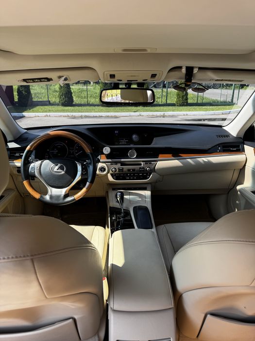 Продам  Lexus ES 300 H