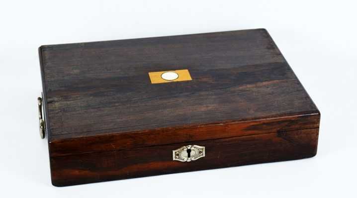 Caixa Antiga em Madeira Exótica