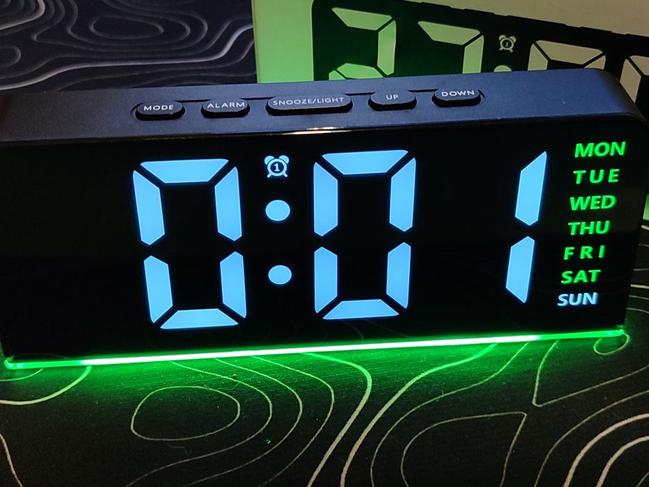 Електронний годинник + подарунок.. Новий, з багатьма функціями, настільний, з підсвіткою LED