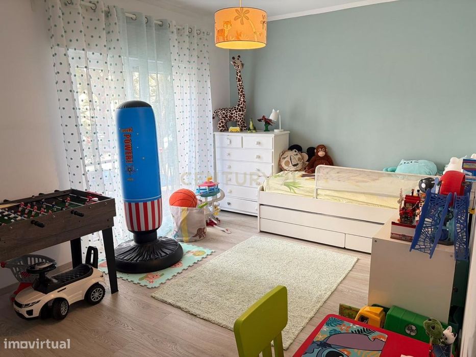 Apartamento T4 renovado | 175 m² | 3 varandas | Bairro do Liceu, Setúb