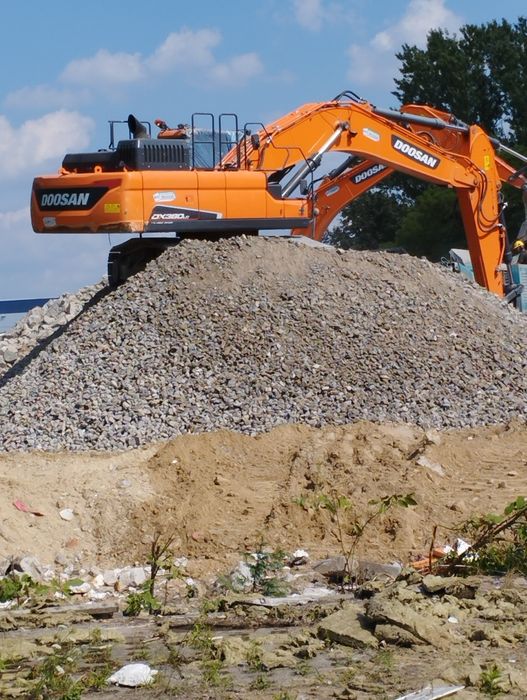 Przekrusz betonow  , tłuczeń betonowy  z kruszarki, kruszywo