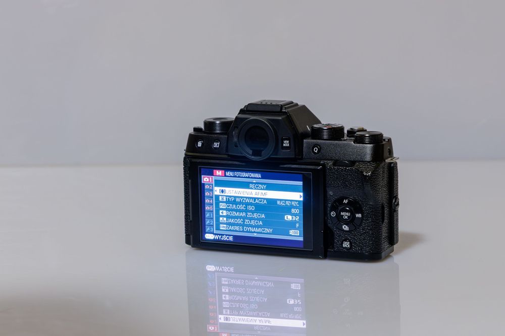 FujiFilm X-T100 + Obiektyw 15-45 Komplet Idealny Stan + dużo dodatków